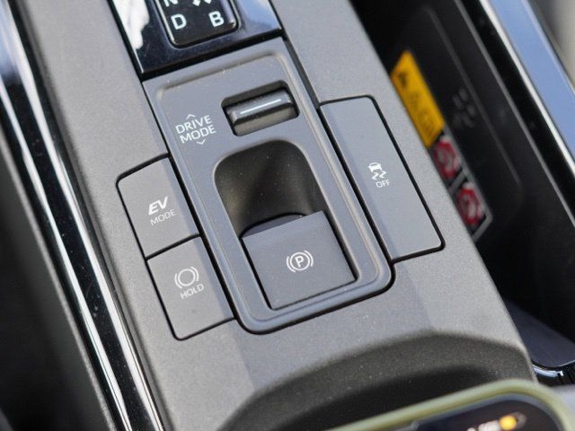 Certified 2024 Toyota Prius XLE FWD image 33