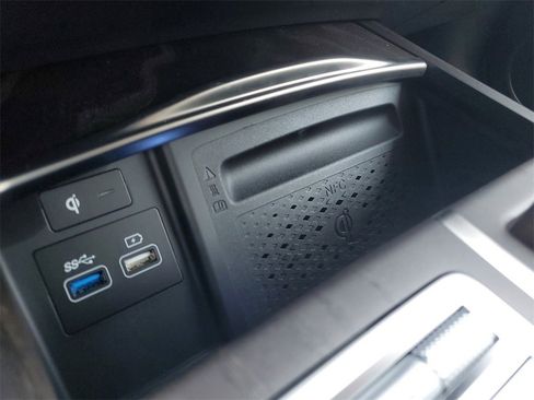 New 2023 Genesis G80 Base image 19