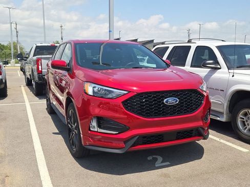 Used 2024 Ford Edge ST-Line w/ Class II Trailer Tow Package AWD/4WD image 4