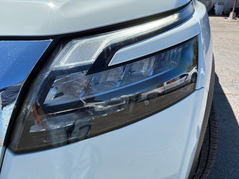 Used 2025 Nissan Pathfinder SV AWD/4WD image 9
