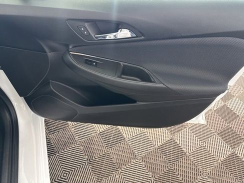 Used 2018 Chevrolet Cruze LT w/ Convenience Package image 19