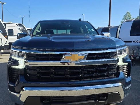 Used 2023 Chevrolet Silverado 1500 LT w/ Convenience Package II AWD/4WD image 3