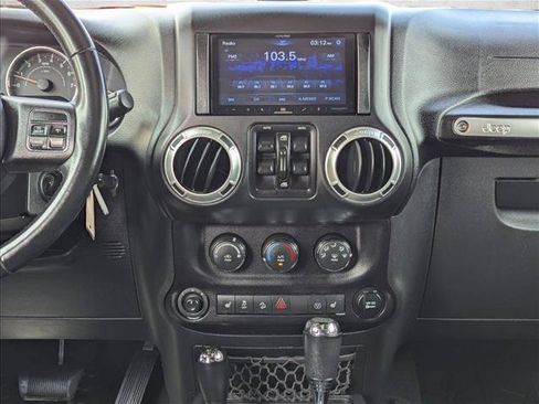 Used 2016 Jeep Wrangler Unlimited Rubicon w/ Connectivity Group AWD/4WD image 14