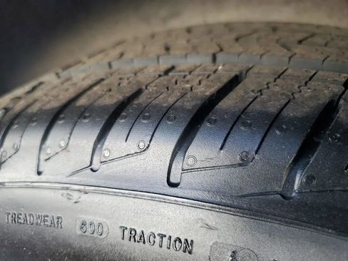 Used 2020 Chrysler Voyager L image 32