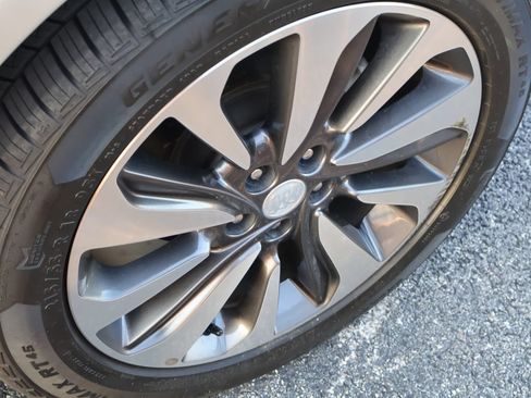 Used 2018 Buick Encore Essence FWD image 26