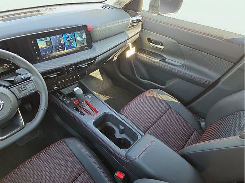 New 2026 Nissan Kicks SR FWD image 12