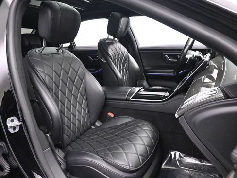 Used 2022 Mercedes-Benz S 580 4MATIC Sedan w/ AMG Line Package image 24