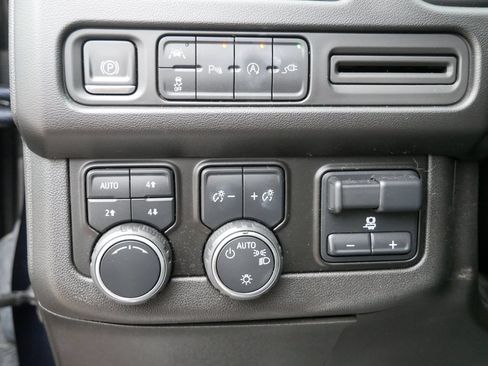 Used 2021 Chevrolet Tahoe LT w/ LT Signature Package AWD/4WD image 17