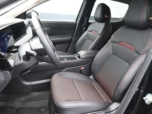 Used 2026 Nissan Kicks SR w/ SR Premium Package FWD image 24