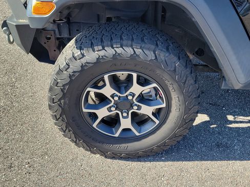 Used 2018 Jeep Wrangler Unlimited Rubicon AWD/4WD image 35