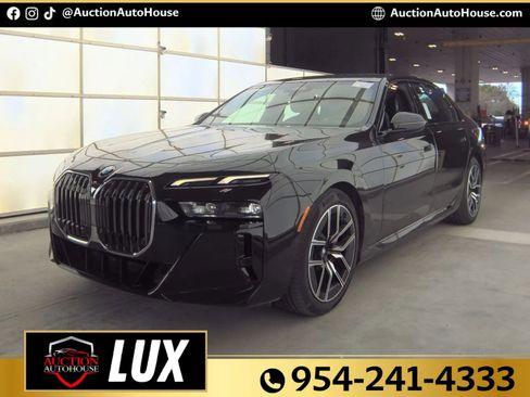 Used 2025 BMW 740i xDrive image 1