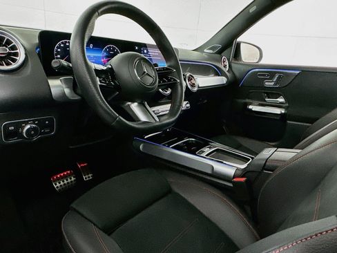 Used 2024 Mercedes-Benz GLB 250 4MATIC image 7