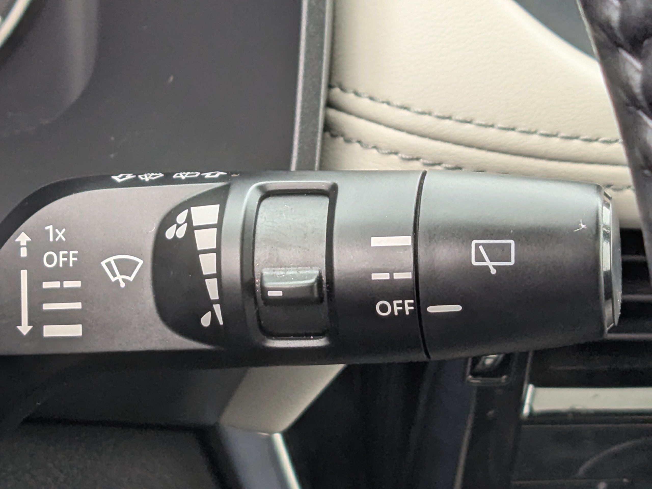 Used 2023 Nissan Rogue SL AWD/4WD image 29