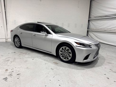 Used 2018 Lexus LS 500 w/ Accessory Package (Z1) RWD image 6