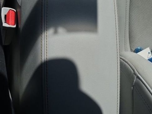 Used 2019 Jeep Cherokee Limited image 36