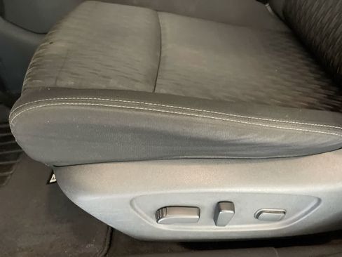 Used 2017 Nissan Rogue SV AWD/4WD image 12
