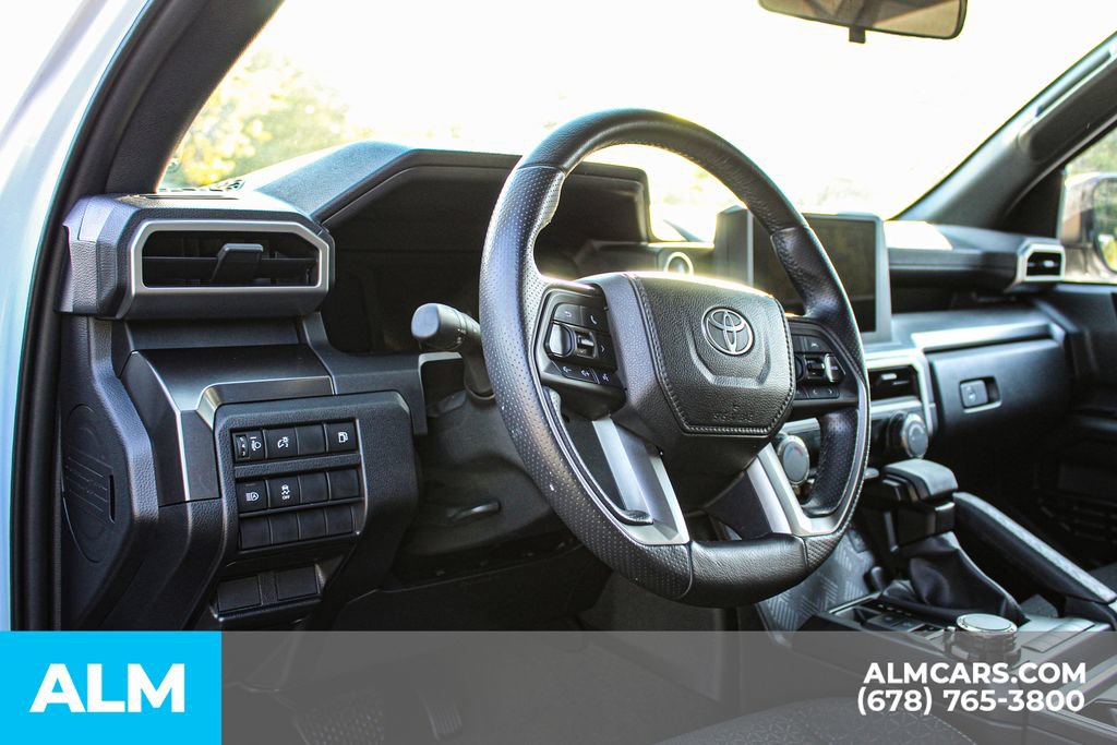 Used 2025 Toyota 4Runner SR5 AWD/4WD image 32