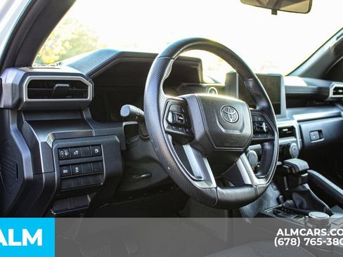 Used 2025 Toyota 4Runner SR5 AWD/4WD image 32