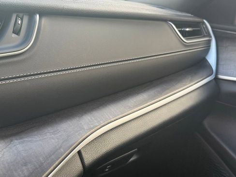 Certified 2025 Jeep Grand Cherokee Limited image 23