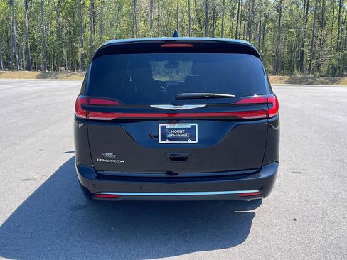 New 2026 Chrysler Pacifica Select FWD image 6