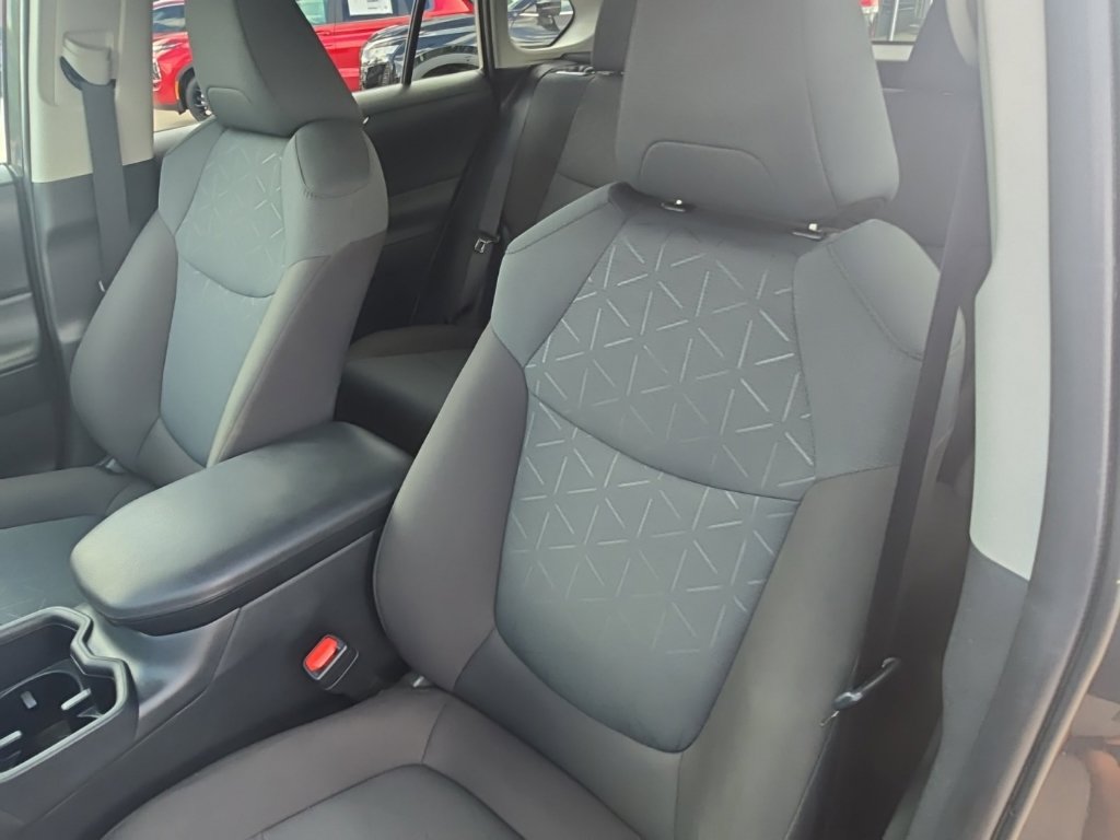 Used 2025 Toyota RAV4 XLE AWD/4WD image 23