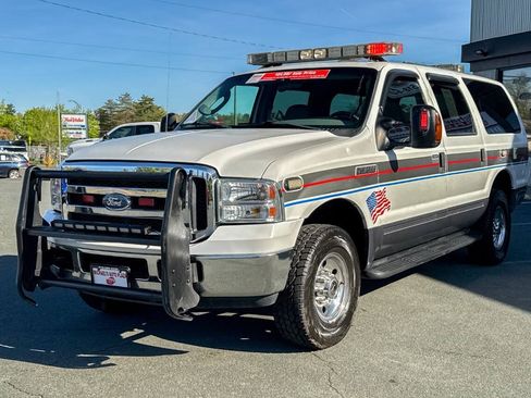 Used 2005 Ford Excursion XLT AWD/4WD image 8