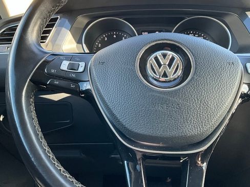 Used 2018 Volkswagen Tiguan SE w/ Panoramic Sunroof Package image 20