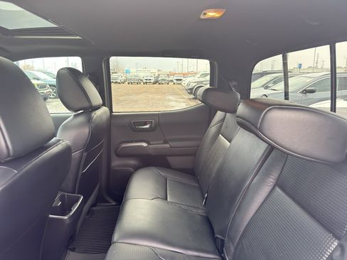 Used 2022 Toyota Tacoma TRD Off-Road w/ TRD Premium Off Road Package image 35