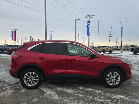 Used 2022 Ford Escape SE image 4