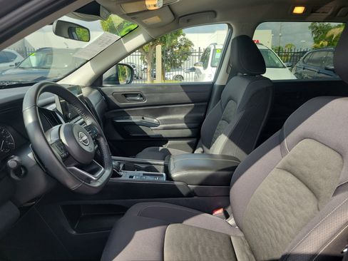 Used 2025 Nissan Pathfinder SV FWD image 21