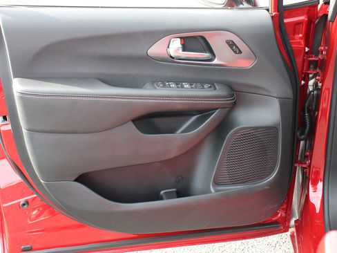 New 2026 Chrysler Pacifica Select image 6