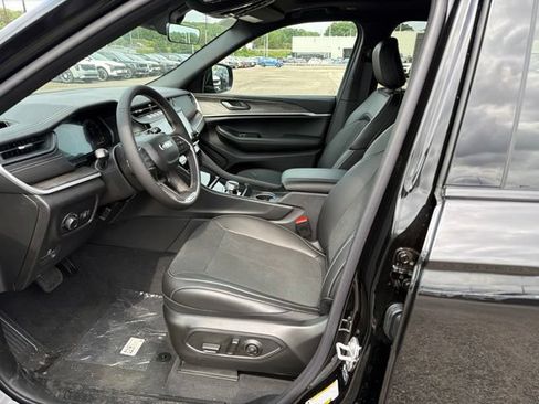 New 2026 Jeep Grand Cherokee L 4WD image 13