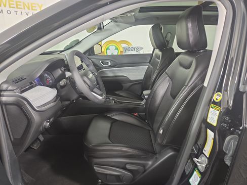 Certified 2022 Jeep Compass Latitude w/ Sun and Sound Group AWD/4WD image 12