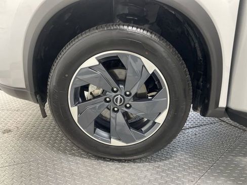 Used 2024 Nissan Rogue SV FWD image 10