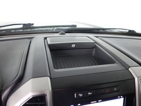 Used 2019 Ford F150 Lariat w/ Equipment Group 502A Luxury image 48