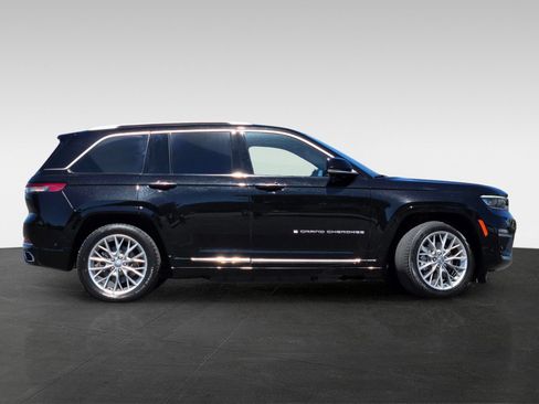 Used 2022 Jeep Grand Cherokee Summit w/ Advanced Protech Group IV AWD/4WD image 3