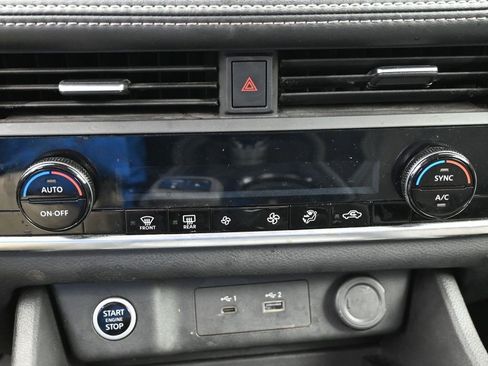 Used 2023 Nissan Rogue SV image 19