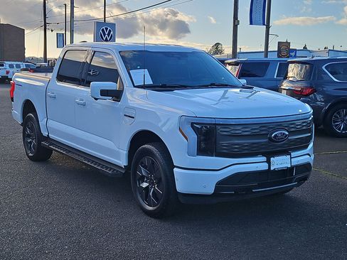 Used 2023 Ford F150 Lightning Lariat w/ Max Trailer Tow Package image 3