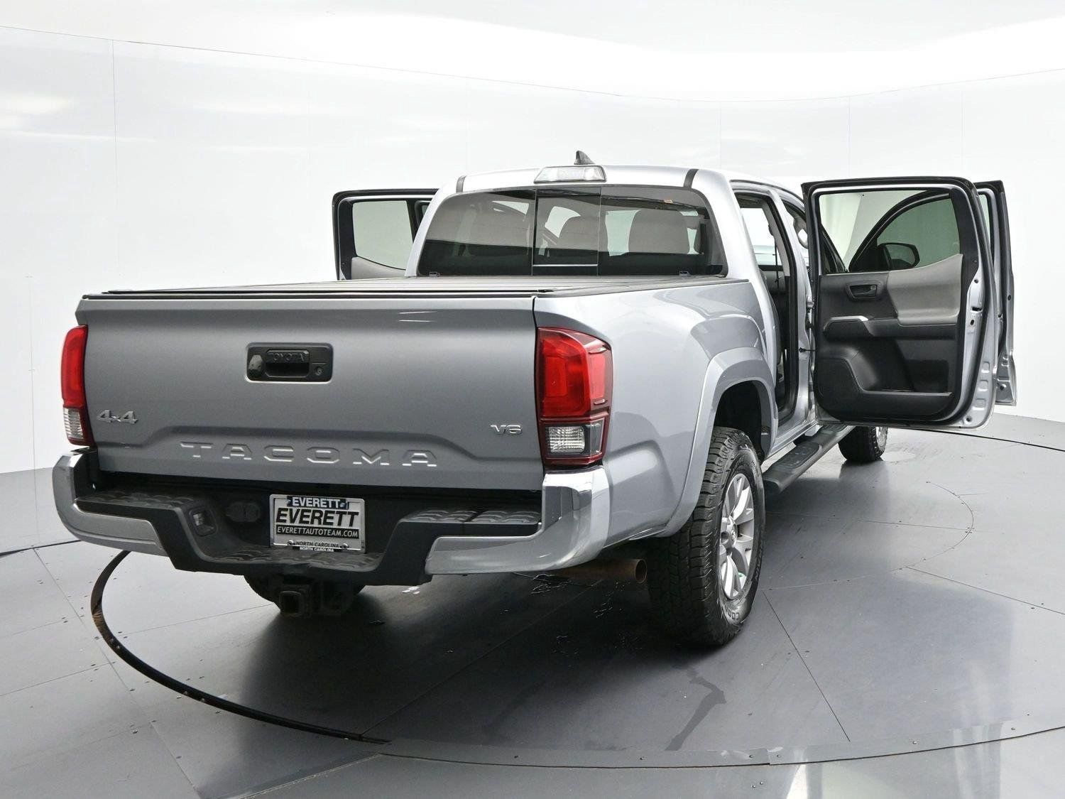 Used 2019 Toyota Tacoma SR5 AWD/4WD image 35