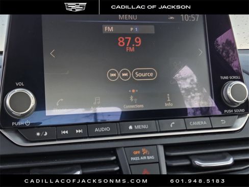 Used 2025 Nissan Altima 2.5 SV image 9