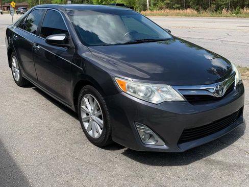 Used 2014 Toyota Camry XLE w/ Leather Package image 3