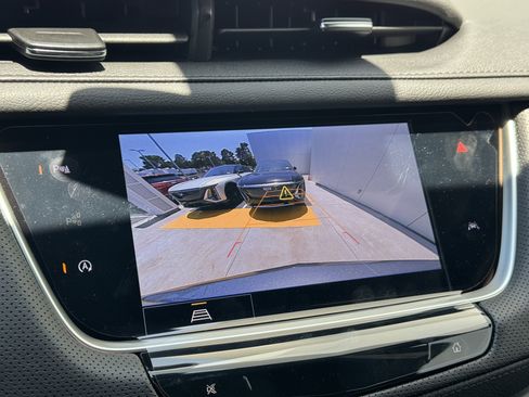 New 2025 Cadillac XT6 Luxury image 24