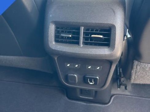 Used 2018 Chevrolet Equinox Premier w/ Premier True North Edition AWD/4WD image 31