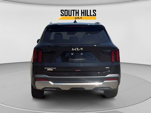 Certified 2025 Kia Sorento S AWD/4WD image 4