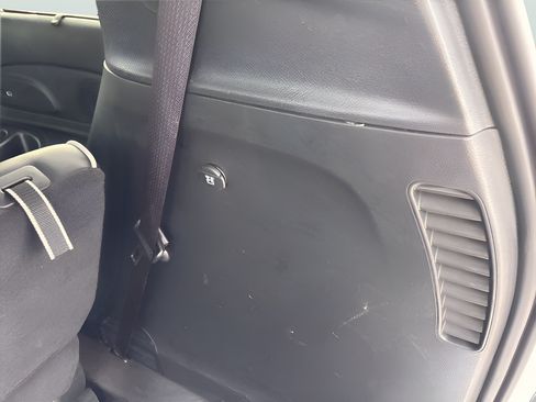 Used 2025 Chrysler Pacifica Limited FWD image 13