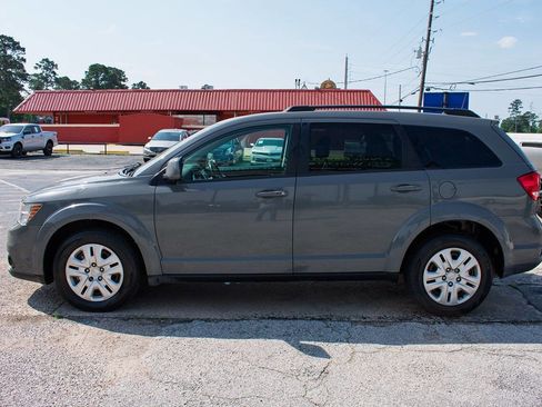 Used 2019 Dodge Journey SE w/ Connectivity Group FWD image 3