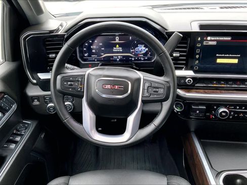 Used 2025 GMC Sierra 2500 SLT w/ SLT Premium Package image 6