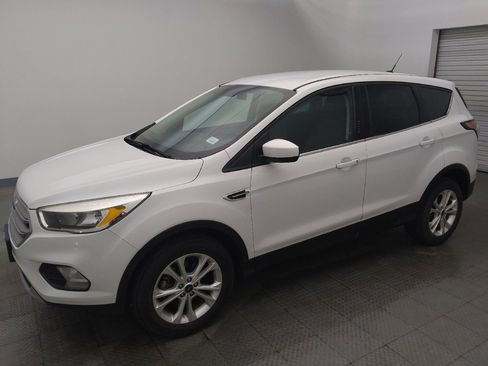 Used 2017 Ford Escape SE FWD image 2