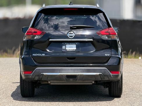 Used 2017 Nissan Rogue SV image 4