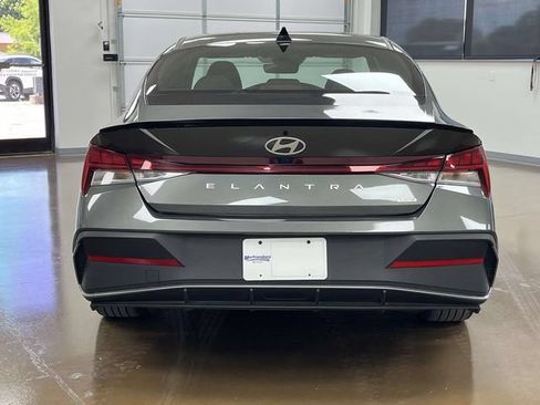 Certified 2025 Hyundai Elantra SEL FWD image 6